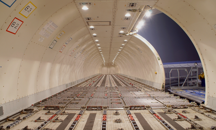 Boeing 767 cargo transportation compartment