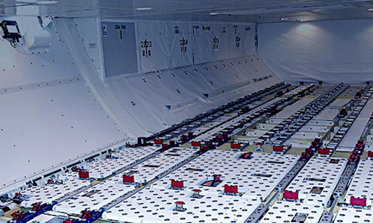 Boeing 747-400 ERF lower deck cargo compartment